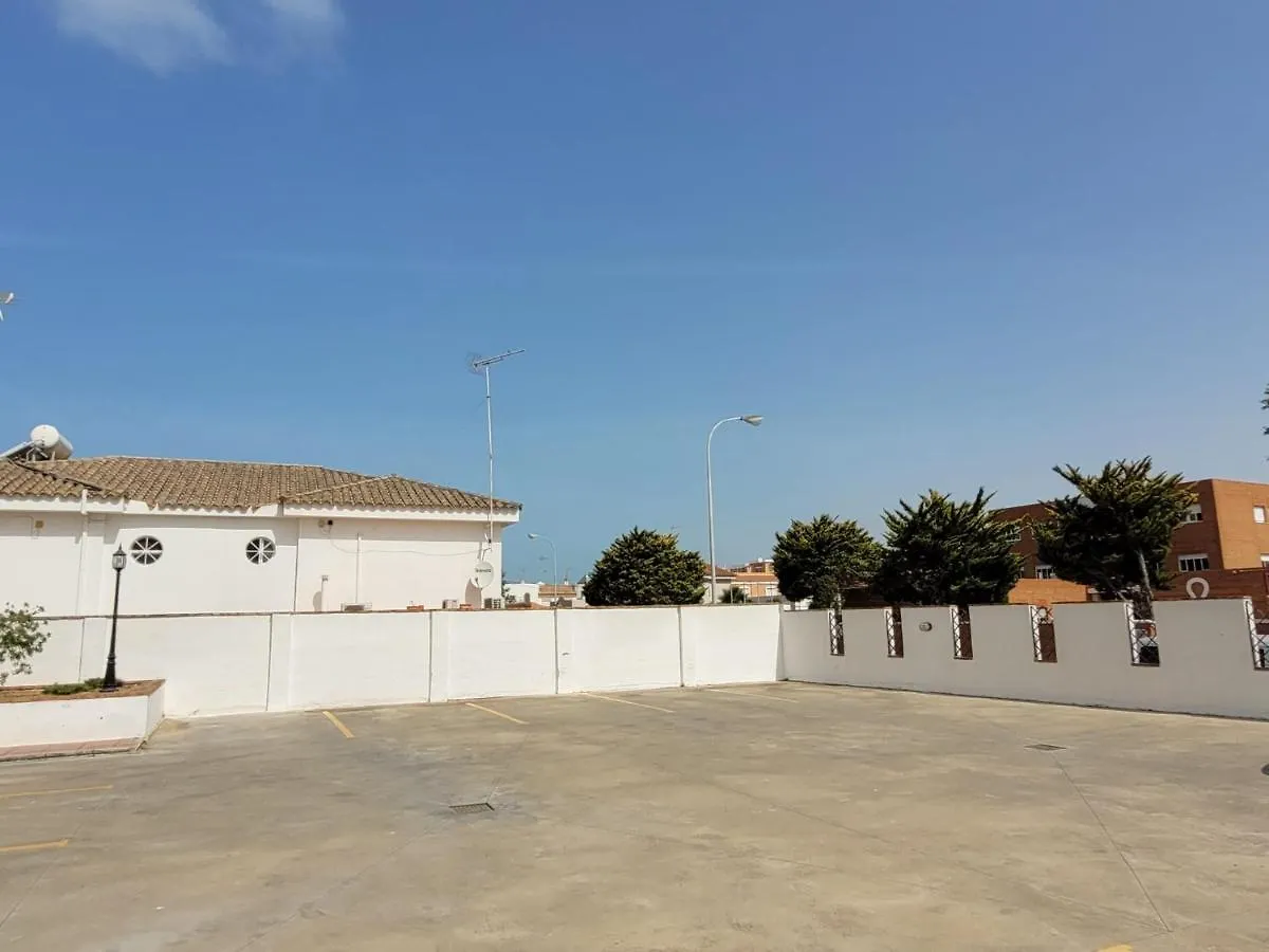 Apartamento en Rota con piscina y parking junto al mar